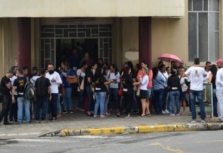 PROTESTO: Servidores da saúde paralisam atividades em Campina Grande