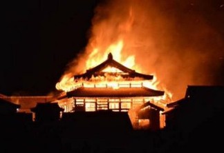 Incêndio atinge castelo histórico no Japão