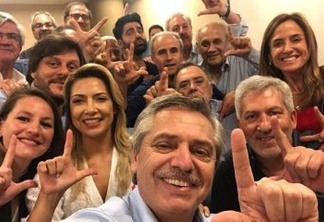 Favorito à presidência na Argentina, Fernández parabeniza e pede Lula livre