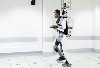 Tetraplégico volta a andar com exoesqueleto controlado pelo cérebro - VEJA VÍDEO