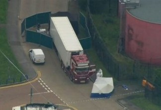 Polícia encontra 39 corpos dentro de caminhão baú em propriedade industrial