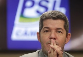 BATEU O PINO: líder do PSL recua e diz não ter nada para 'implodir' Bolsonaro e compara situação a 'mulher traída'