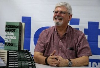 Com segurança reforçada, Janot faz lançamento de livro em Brasília