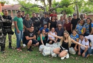 MANTEVE EM SEGREDO: Cantora Lexa distribuiu cestas básicas na cidade de Sapé durante visita