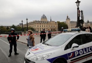 Ataque a faca em Paris deixa 5 mortos na sede da polícia