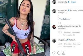 MC intimada por apologia ao crime posta foto com arma em perfil do Instagram: 'Agora sim o fuzil está comigo'