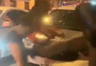 Policial militar agride mulher que dançava funk diante de viatura - VEJA VÍDEO