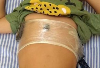 Mulher tenta entrar em presídio com celular preso no corpo de uma criança