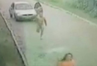Homem é preso após correr nu atrás de mulher em Búzios - VEJA VÍDEO