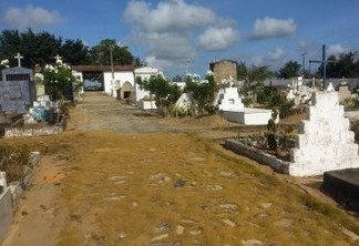 Cemitérios de Conde passam por serviços de manutenção para receber a população neste dia de finados