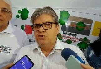 João Azevêdo entrega travessia urbana em Cacimba de Dentro e reforma de escola em Solânea