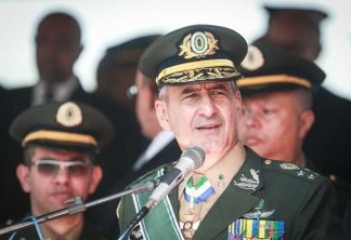 VERGONHA: Militares ficam constrangidos com fala de Eduardo Bolsonaro sobre AI-5