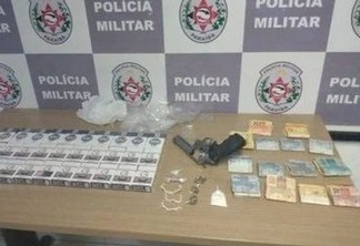 Polícia apreende 30 carteiras de cigarro e 14 pedras de crack na Paraíba