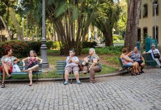 Expectativa de vida dos brasileiros aumenta para 76,3 anos em 2018