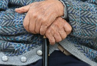 PELA INTERNET: Segundo a polícia, idosos franceses compravam remédios para praticar eutanásia