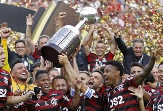 HOMENAGEM: Flamengo dedica título da Libertadores a dez jovens mortos em incêndio no Ninho