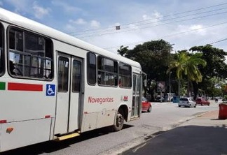 Passageiros ficam feridos após pularem de ônibus durante assalto em João Pessoa