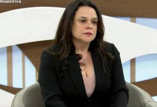 'SEM ALTERNATIVA': Janaína Paschoal mantém relação ambígua com bolsonarismo - VEJA VÍDEO