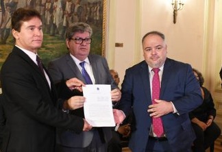 João Azevêdo assina acordo de cooperação com CNJ e TJPB para instalação do Escritório Social na Paraíba