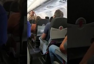 'LADRÃO': Ex-senador paraibano é hostilizado por passageiros dentro de avião - VEJA VÍDEO