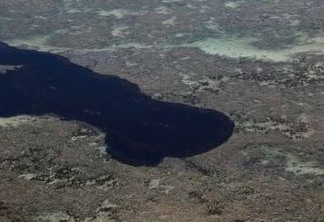 APÓS DOIS MESES AFETANDO O NORDESTE: manchas de óleo chegam ao litoral do Espírito Santo