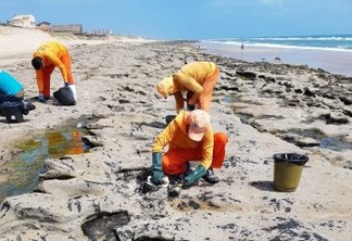 VAZAMENTO CRIMINOSO? Sobre contaminação  das praias, Bolsonaro acredita que 'o pior ainda está por vir'