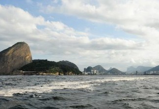 Autoridades já temem que óleo derramado atinja praias do Rio