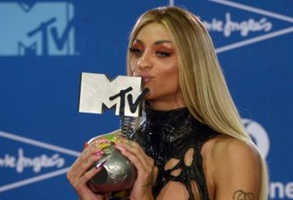 Pabllo Vittar leva prêmio de 'Melhor Artista Brasileiro' no MTV EMA - VEJA VÍDEO