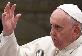 Papa Francisco compara homofóbicos a Hitler: 'são ações típicas do nazismo'