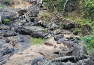 DESCASO: Cachoeira do Roncador está degradada e com volume baixo