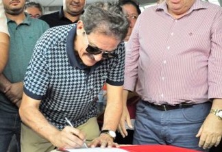 Tião Gomes comemora autorização de pavimentação da PB-087 durante solenidade com governador