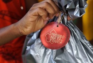 Campanha ‘Nosso Natal Educa’ entrega kits escolares a crianças e adolescentes carentes