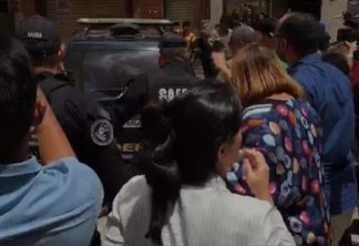 'LADRÃO', 'VAGABUNDO': População ovaciona Gaeco e vaia Ricardo Coutinho a caminho da penitenciária - VEJA VÍDEO