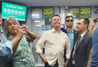Bolsonaro joga na Mega-Sena da Virada em lotérica em Brasília - VEJA VÍDEO