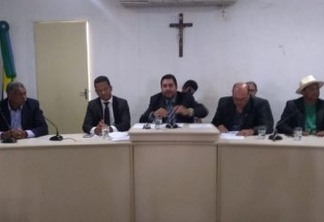 Carlos Manga Rosa toma posse como prefeito interino do Conde