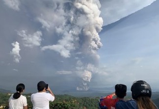 Após erupção de vulcão, Filipinas entram em alerta máximo