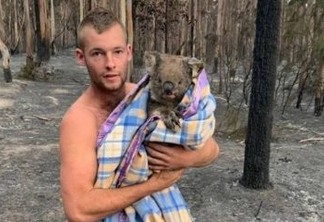 Jovem enfrenta incêndios na Austrália para salvar coalas