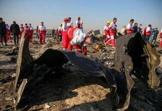 Investigadores divulgam primeiras informações sobre queda de avião no Irã
