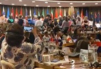 Ministra Damares Alves é alvo de protesto na Conferência Regional da Mulher da América Latina - VEJA VÍDEO