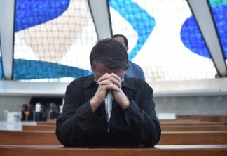 Bolsonaro vai até Catedral de Brasília para rezar, 'Agradeço a Deus pela missão'