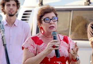Prefeita Márcia Lucena entrega obras de pavimentação e drenagem em rua do conjunto Ademário Régis