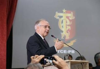 Presidente do TCE propõe a reprovação das contas de prefeitos que gastarem dinheiro público em 'golpe do Whatsapp'; OUÇA