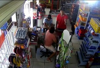 Dois homens compram pão e em seguida assaltam padaria em Mangabeira - VEJA VÍDEO