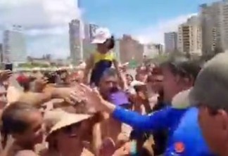 Bolsonaro aproveita sábado em Praia Grande e surpreende banhistas com interação - VEJA VÍDEO