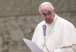 Bolsonaristas atacam Papa Francisco, após religioso afirmar que está rezando pelas vítimas do Capitólio