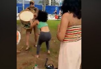 VIOLÊNCIA GRATUITA: Policial interrompe com ensaio de grupo de maracatu e ofende integrante: “Vadia” - VEJA VÍDEO