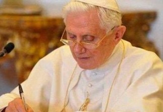 Bento XVI nega ser coautor de livro sobre celibato