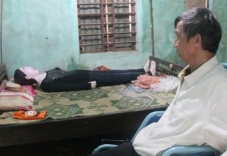 Vietnamita dorme com restos mortais da esposa há 16 anos
