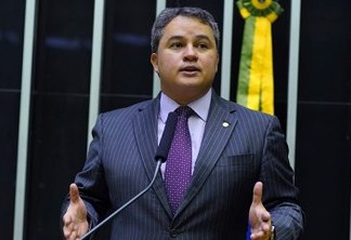Efraim Filho assume liderança do Democratas na Câmara dos Deputados