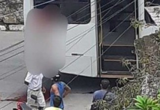 Homem coloca a cabeça para fora de ônibus e é decapitado por poste: VEJA VÍDEO
